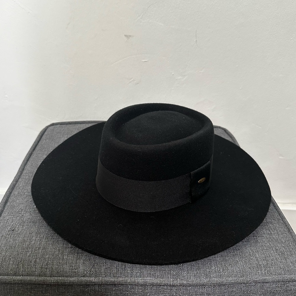 Black felt adjustable boater hat